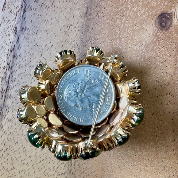 Vintage Holiday  Domed Green Rhinestone Round Brooch Pin💚 - Picture 5 of 8